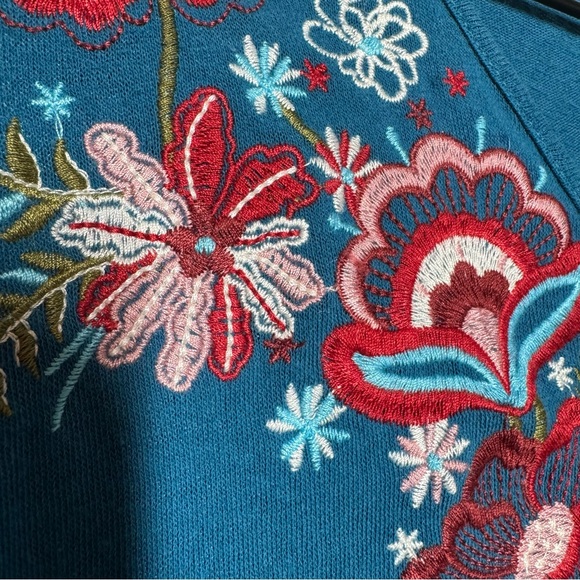 Savanna Jane teal blue and red embroidered floral bat wing drop shoulder top M - Picture 3 of 7